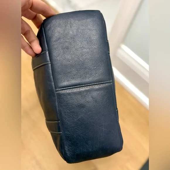 Coach Vintage Hamptons Shoulder/Tote Leather Bag in Navy w/ Embossed Logo - Picture 5 of 12